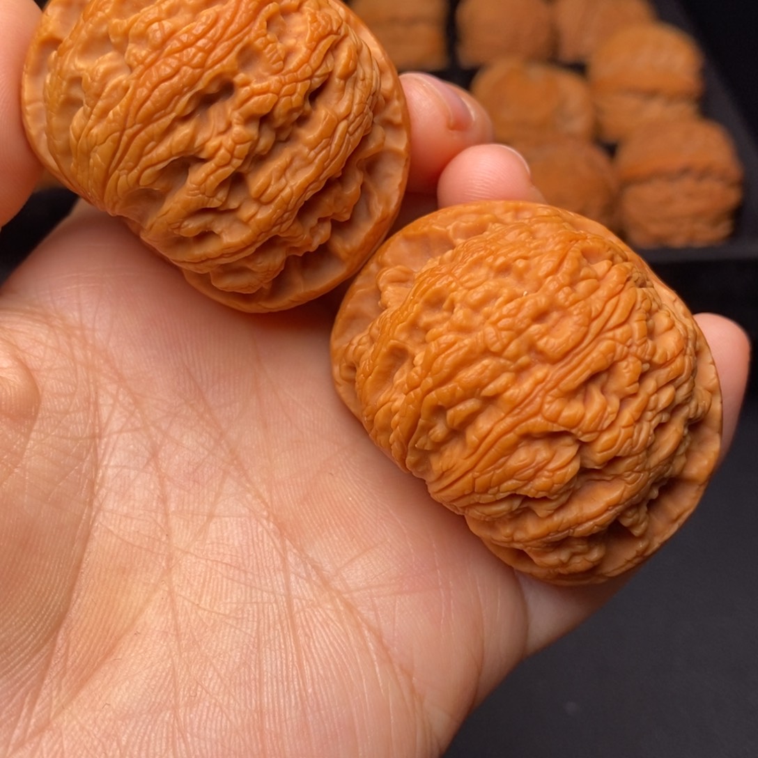 文玩核桃把件秦岭野生核桃