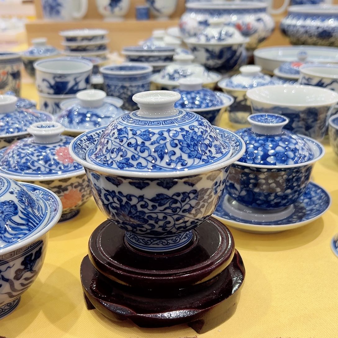 w****r正宗柴窑缠枝莲元宝盖碗