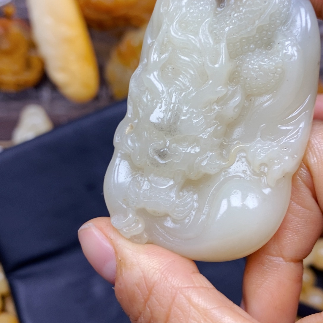 石英质玉（黄龙玉）颈饰未镶嵌