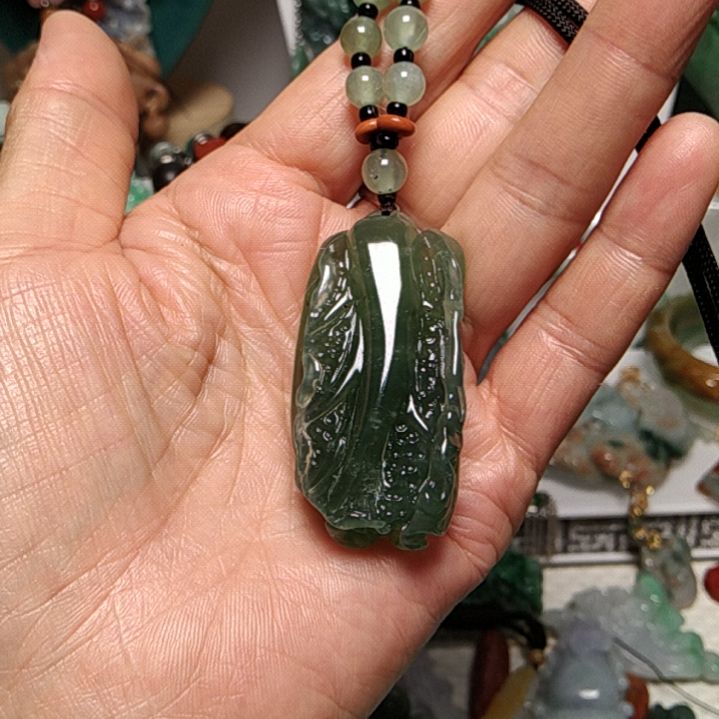 翡翠吊坠(赠链)未镶嵌