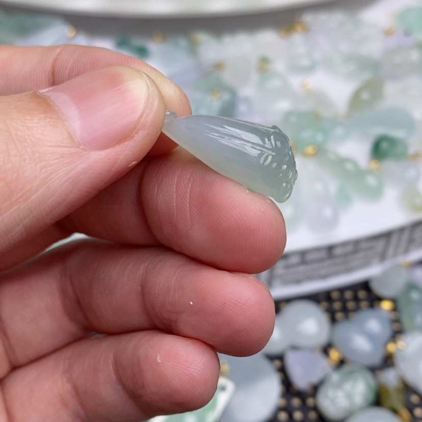 【闪购商品】翡翠吊坠(不含链)未镶嵌斑****睡莲蓬