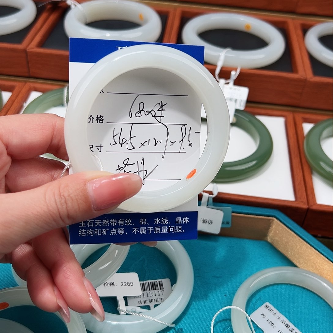 和田玉手镯未镶嵌