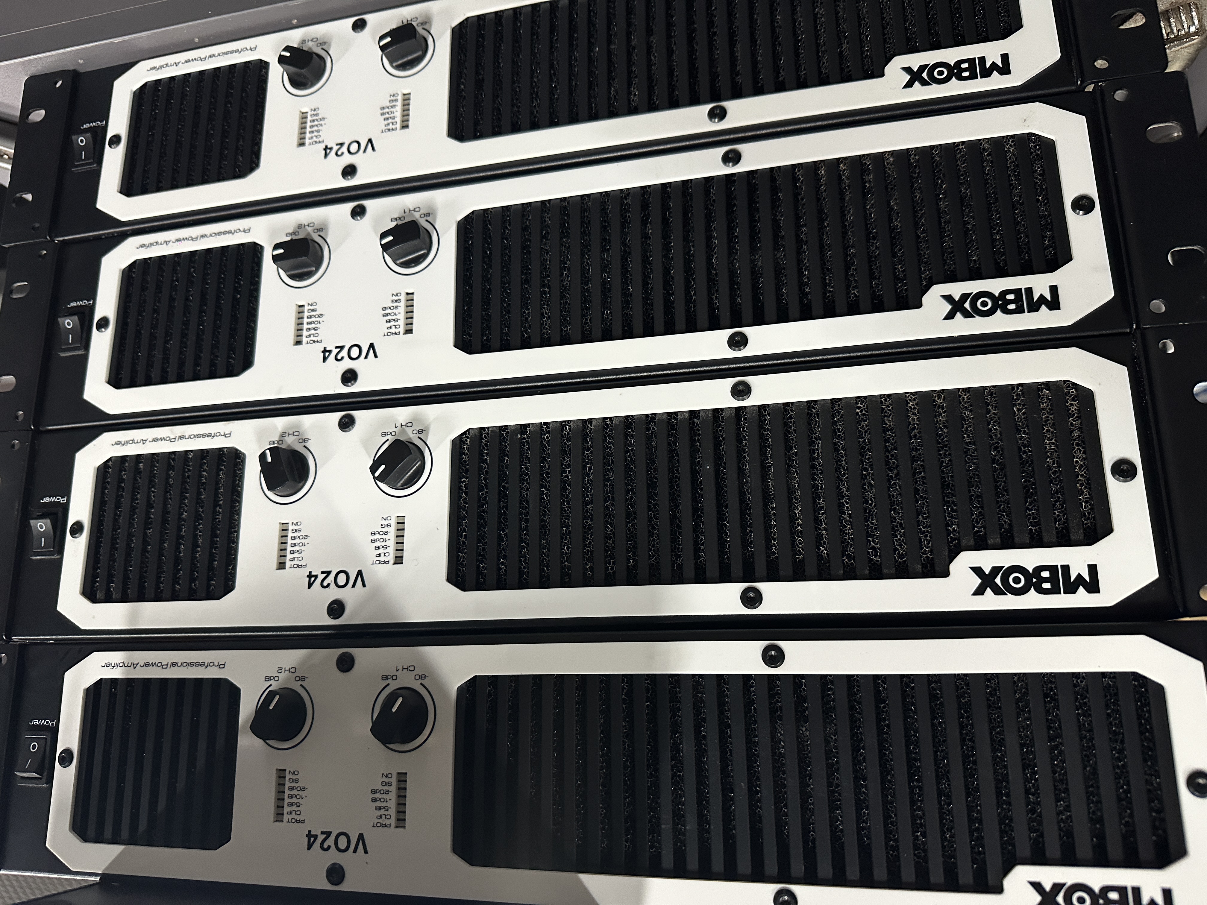 蜚声代工后级功放2X900W