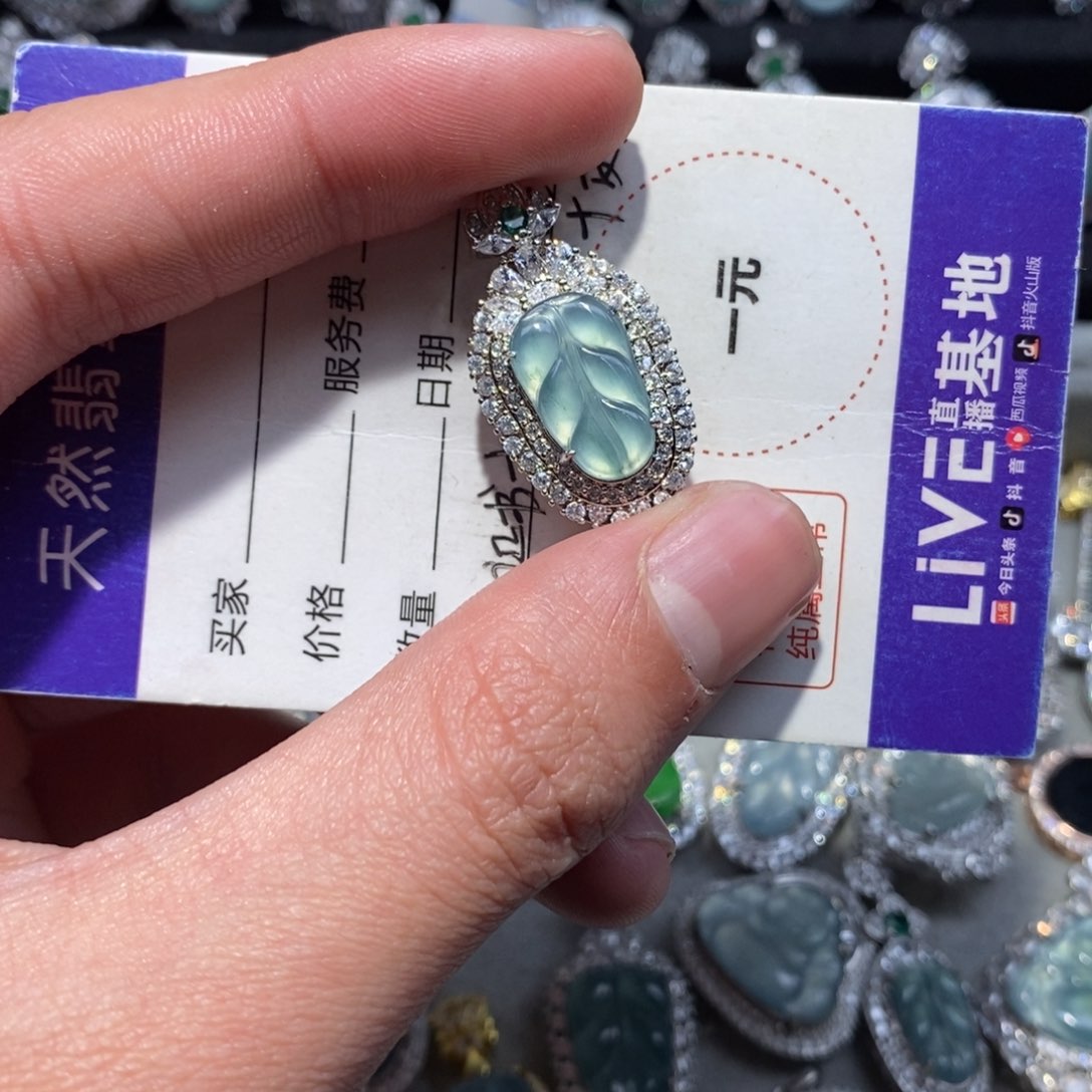 翡翠颈饰未镶嵌翡翠