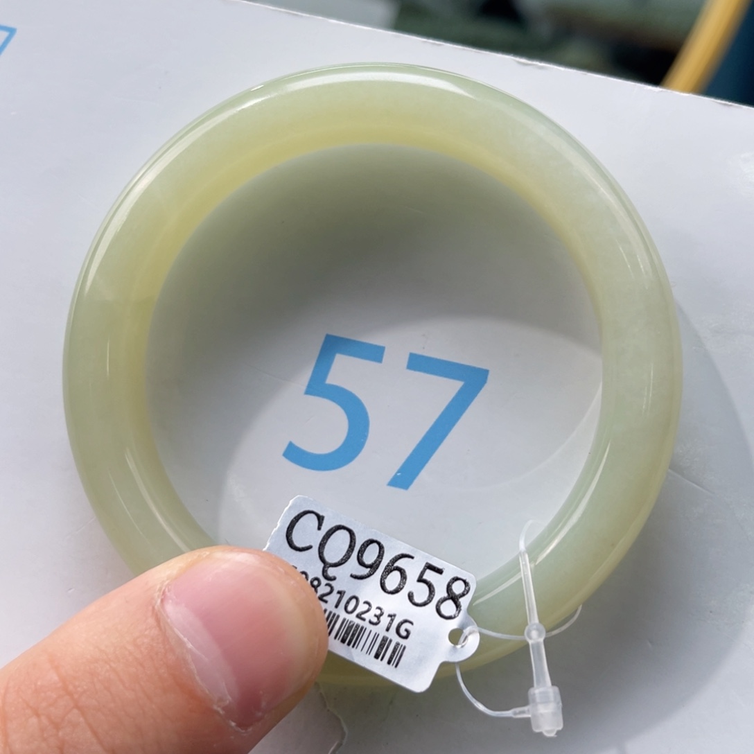 和田玉手镯未镶嵌纹