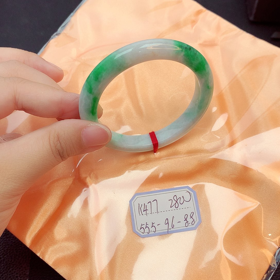 翡翠未镶嵌手镯缅甸翡翠