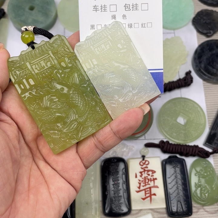 岫玉未镶嵌颈饰貔*挂件
