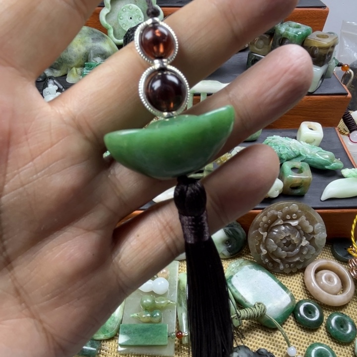 独山玉未镶嵌珠宝半成品