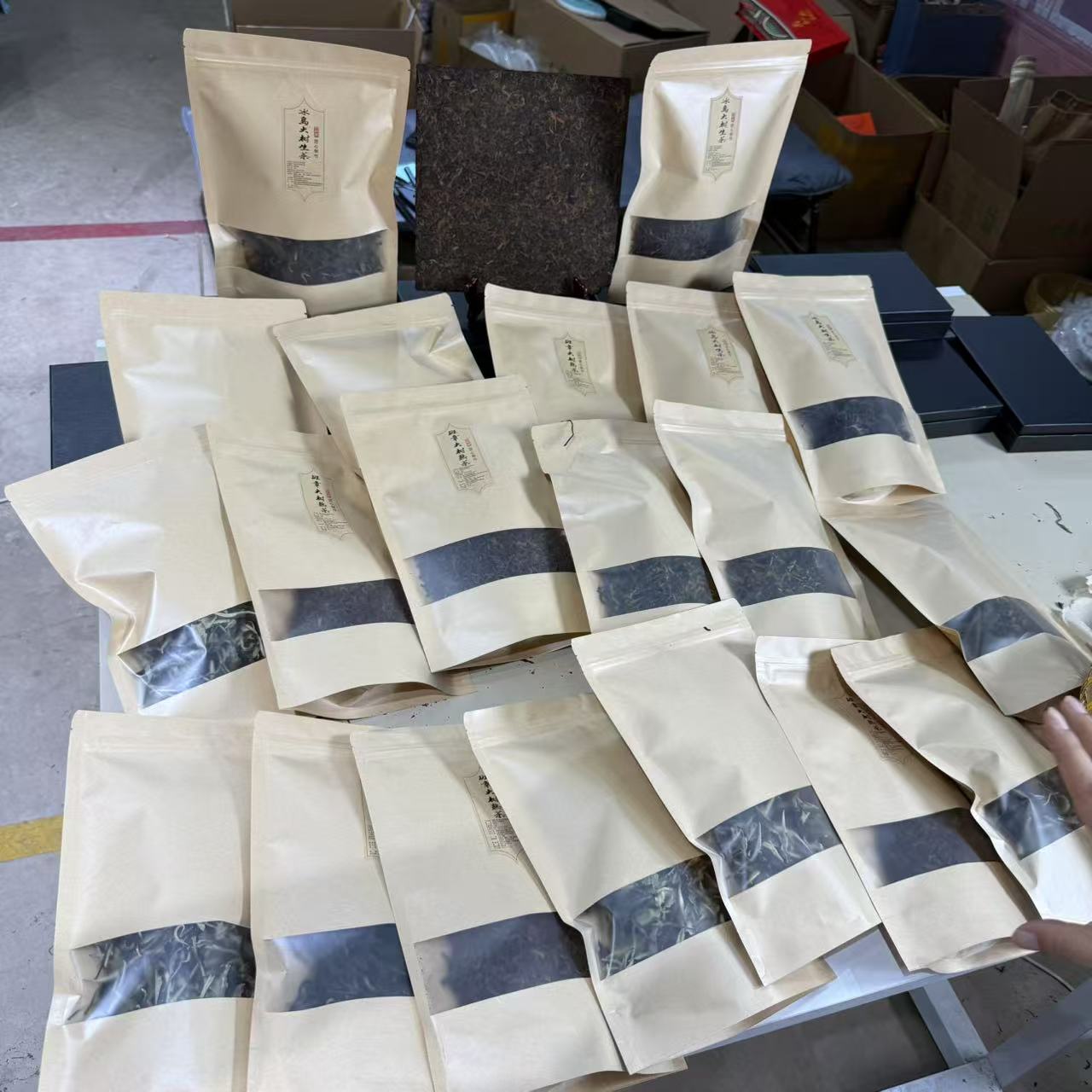 5袋普洱生茶·5袋普洱熟茶·5袋红茶·5袋白茶 一砖布朗山茶皇500克