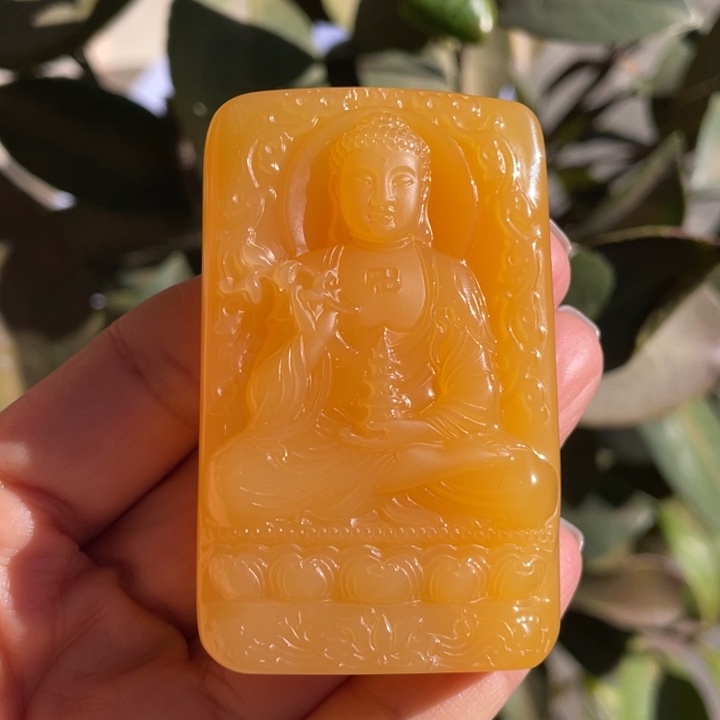 未镶嵌石英质玉（黄龙玉）挂件