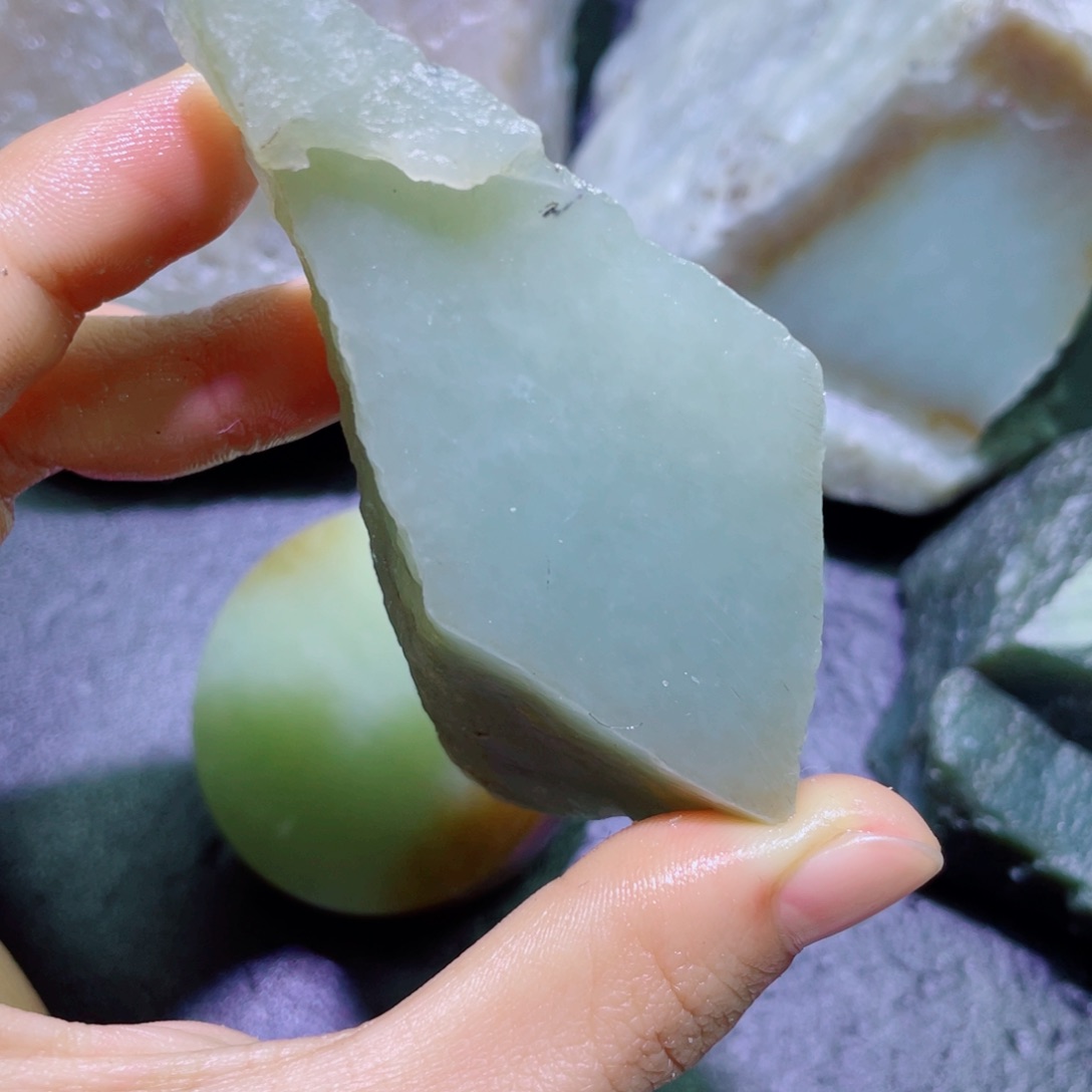 和田玉未镶嵌珠宝半成品