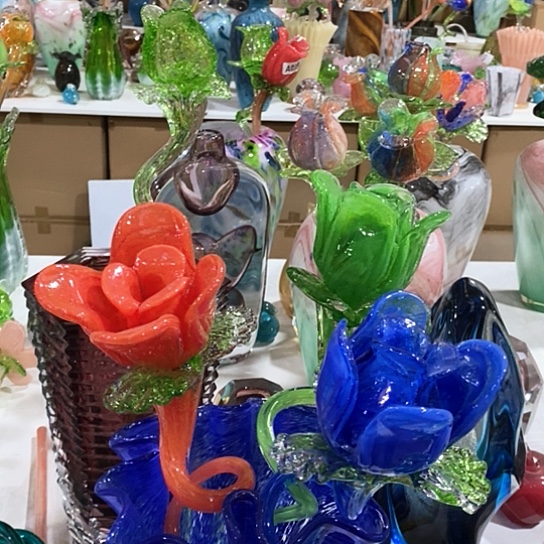 琉璃花瓶高45厘米宽9厘米