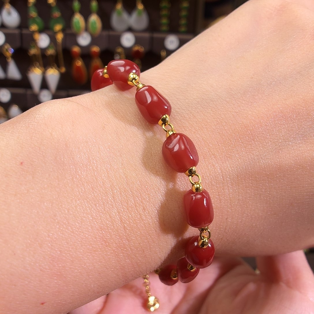 颈饰18K金镶嵌南红玛瑙