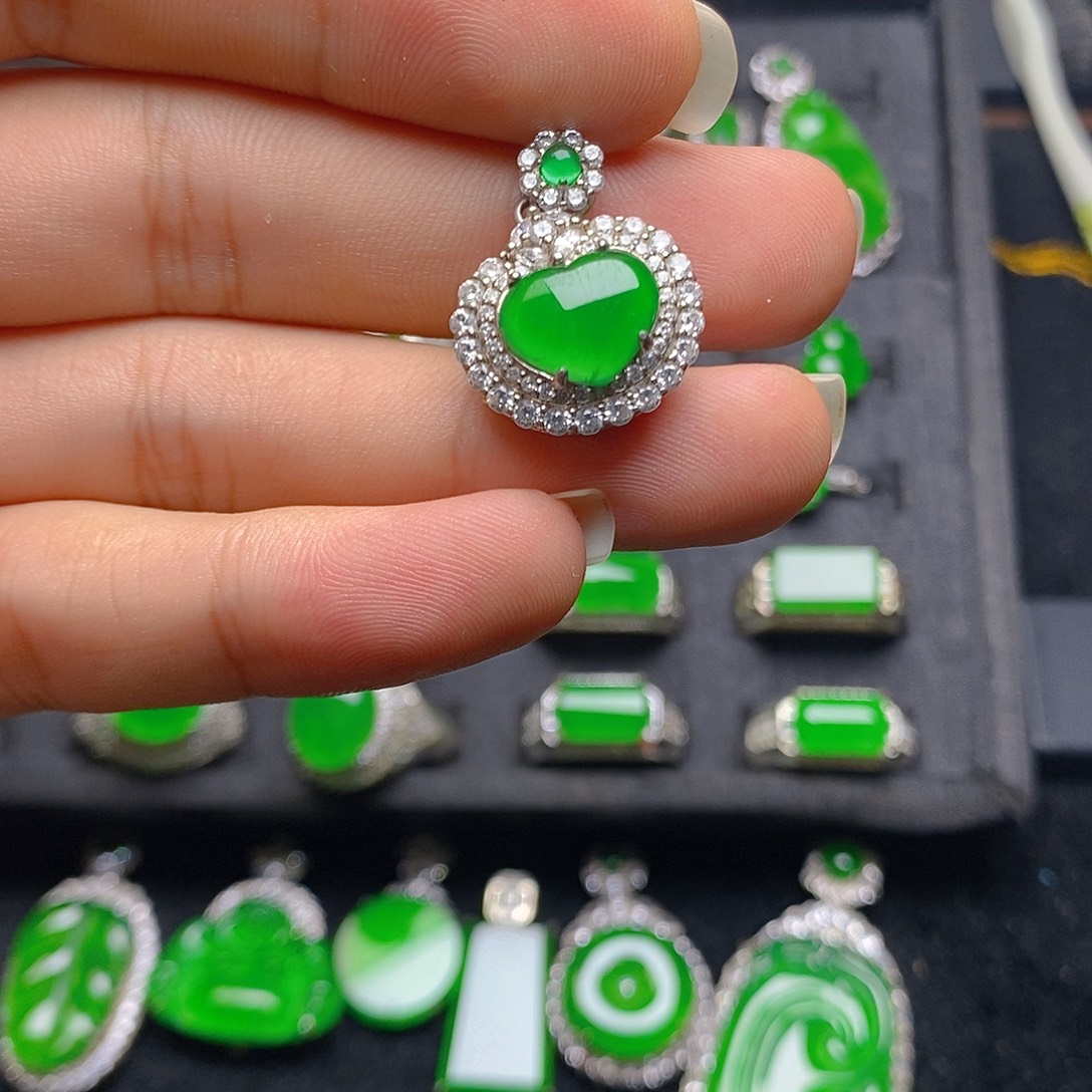 翡翠银S925镶嵌吊坠(赠链)吊坠