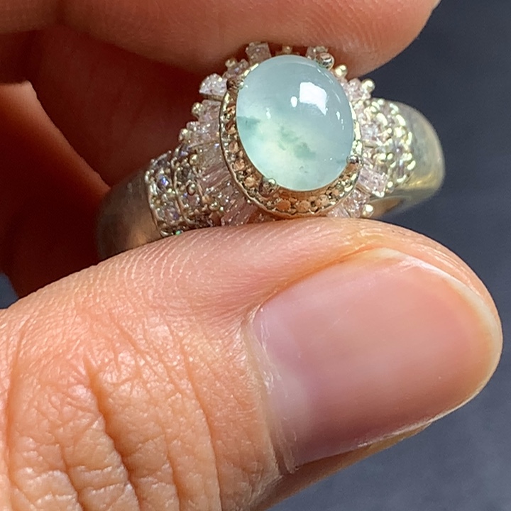 翡翠未镶嵌戒指铜托，卖裸石，需要二次镶嵌