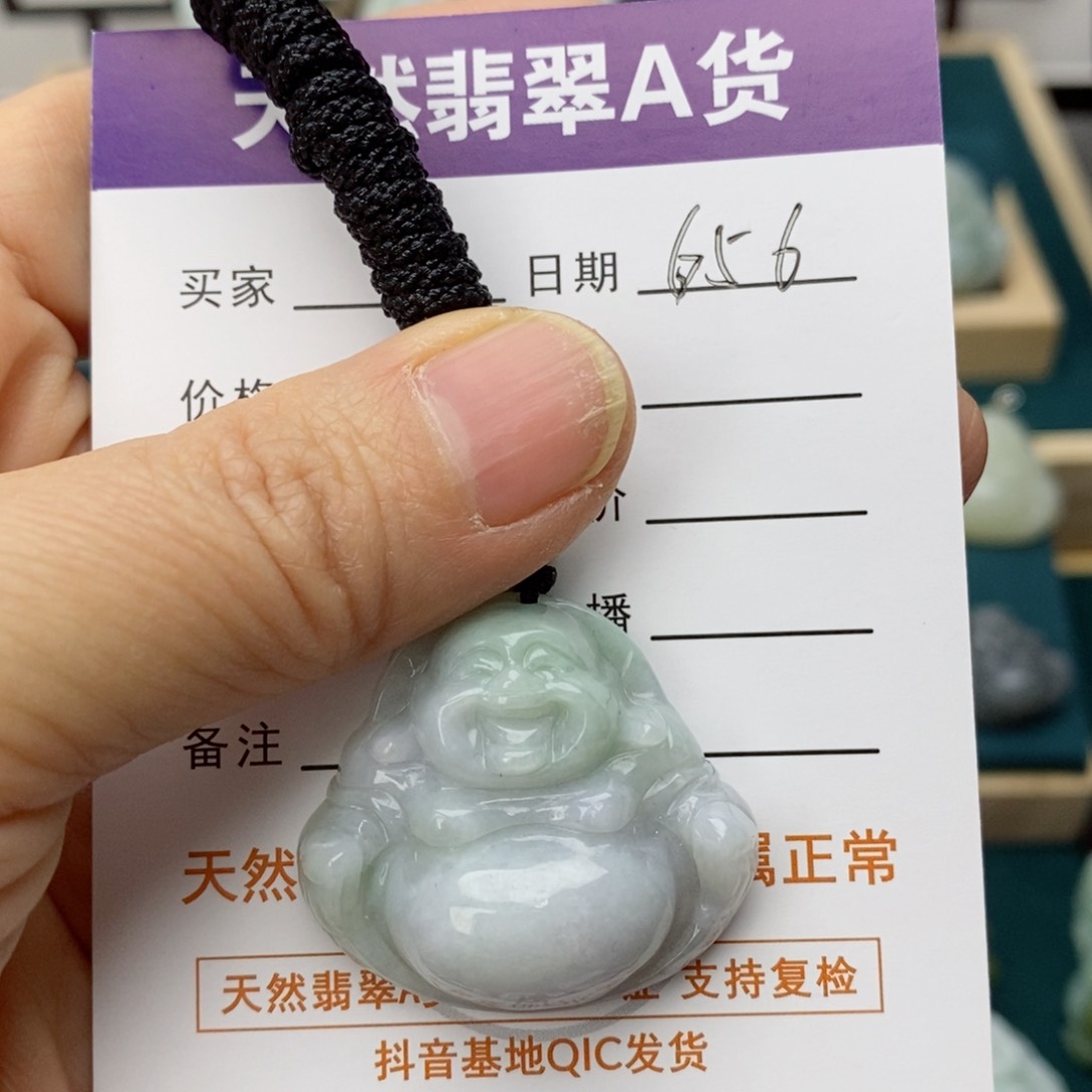 翡翠颈饰未镶嵌佛公