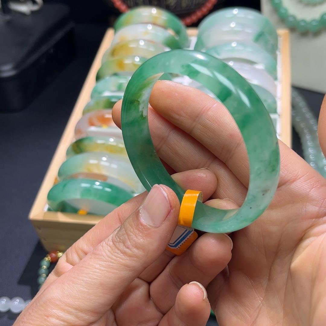 石英质玉未镶嵌手镯55