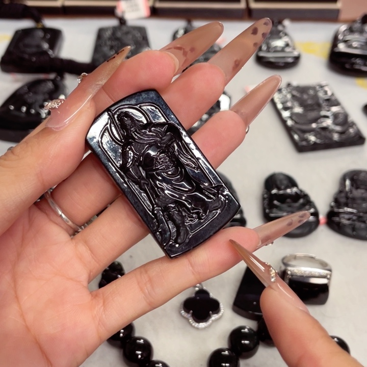 颈饰未镶嵌翡翠右*