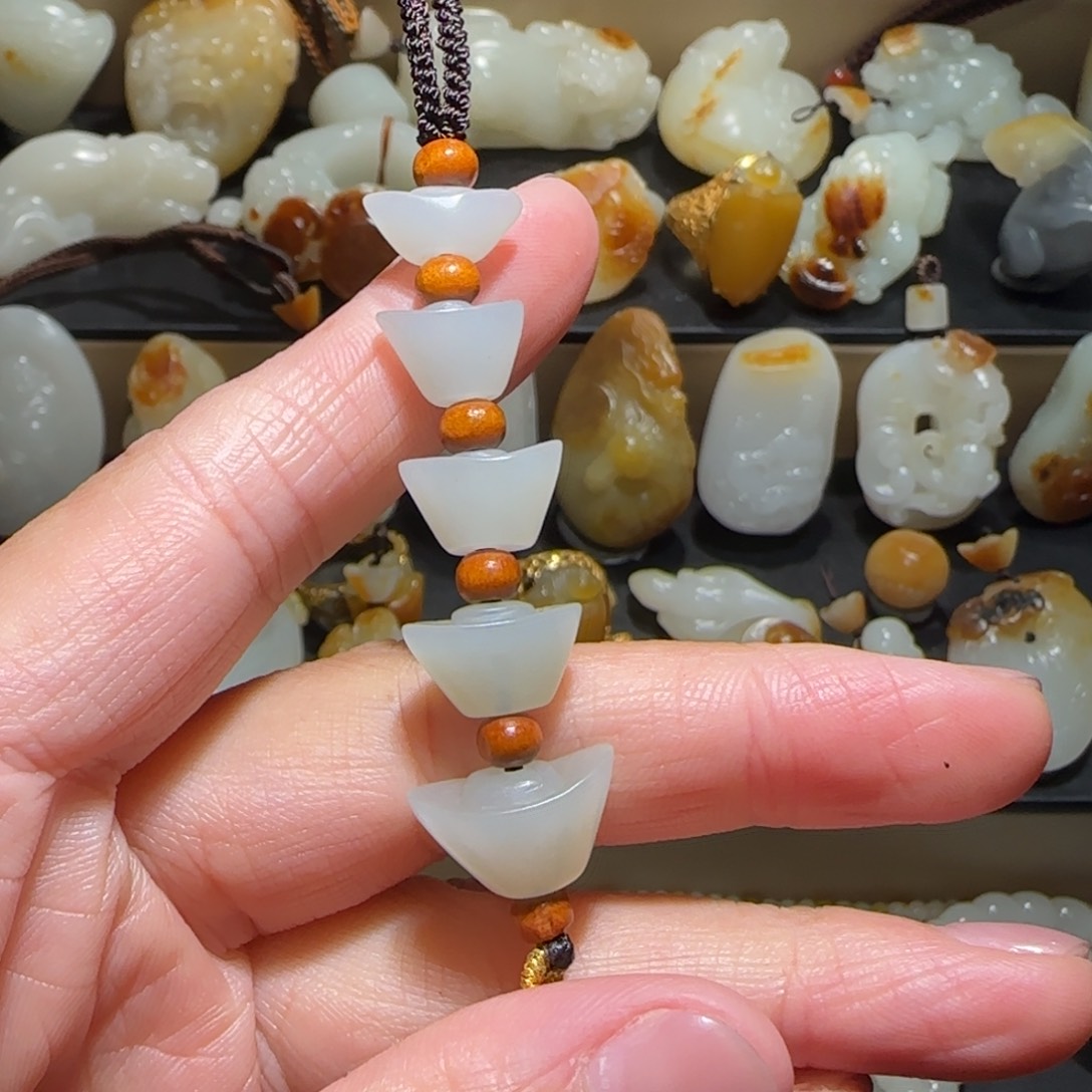 和田玉颈饰未镶嵌