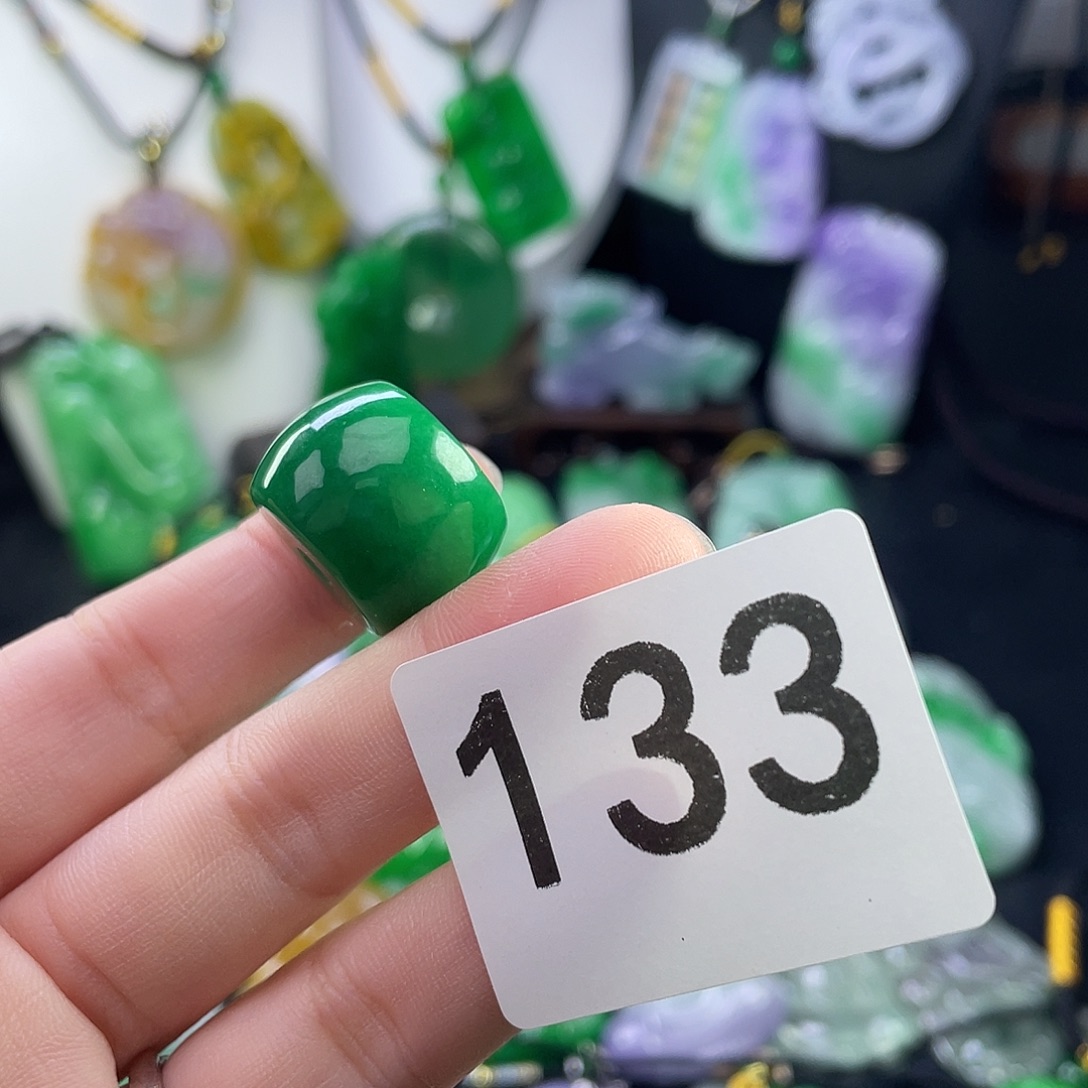 翡翠未镶嵌吊坠(赠链)