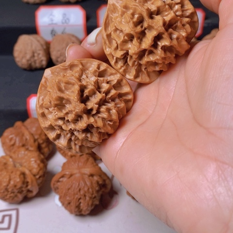 文玩核桃帝王狮子头尺47