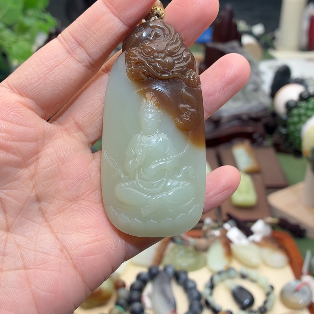 那***海和田玉（糖玉）未镶嵌颈饰