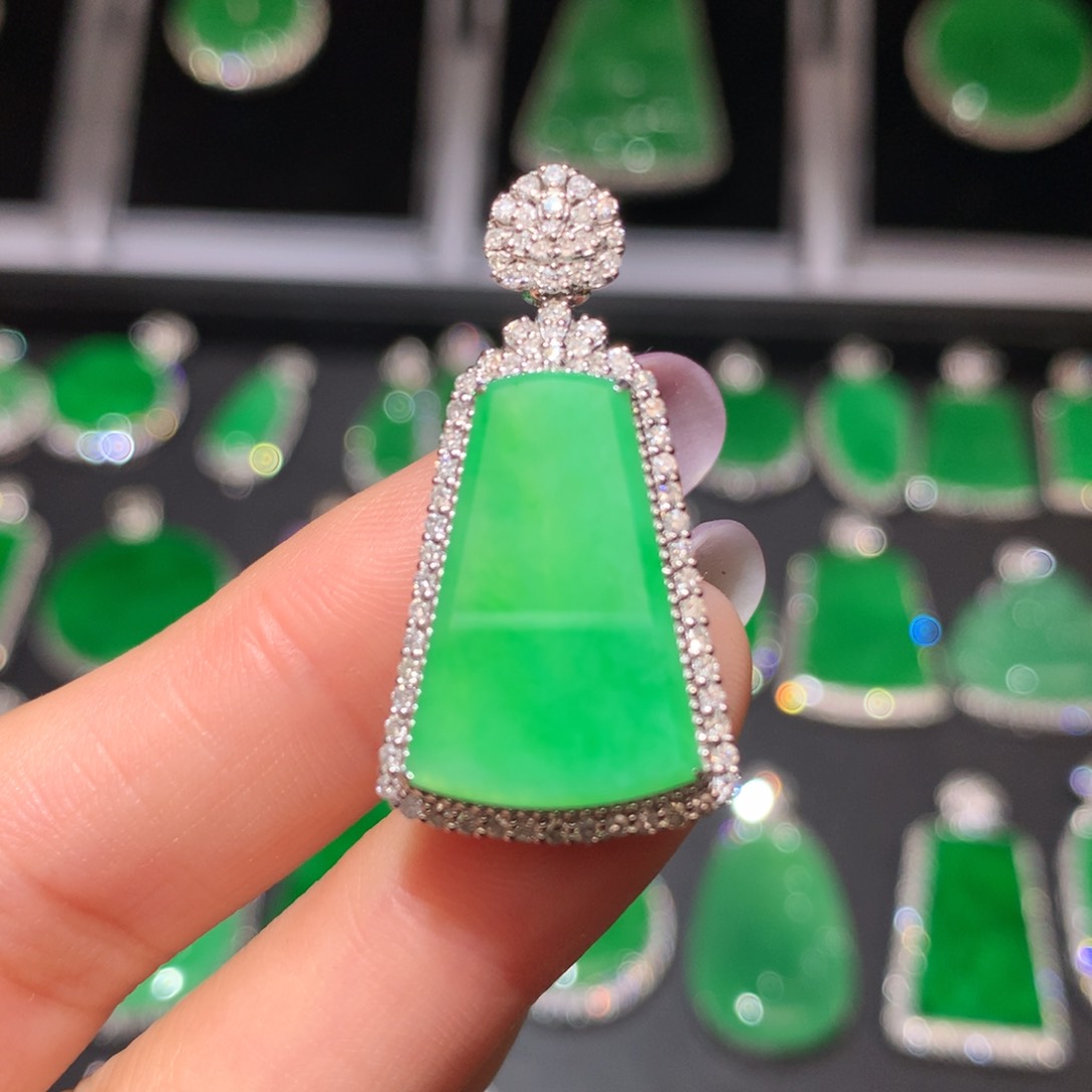 翡翠颈饰18K金镶嵌翡翠