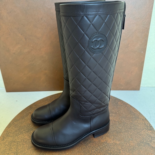 99新 Chanel/香奈儿 经典菱格纹巧克力棕高筒靴/37码