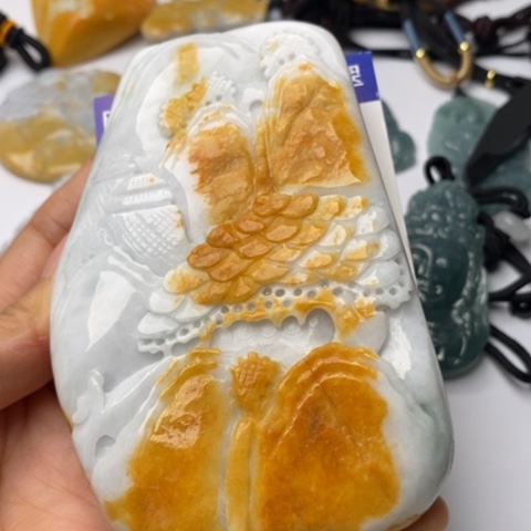 翡翠颈饰未镶嵌翡翠