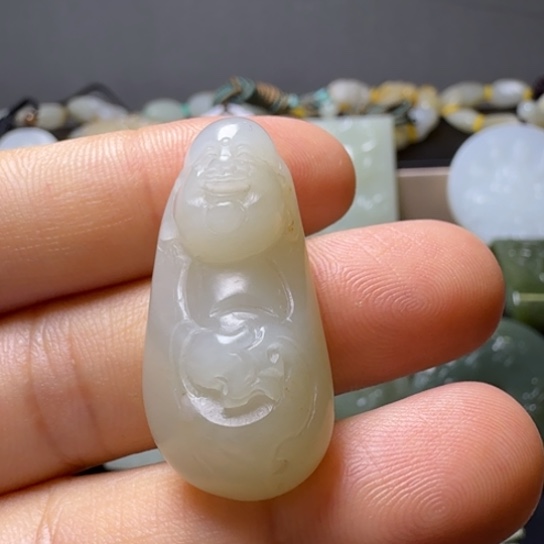 颈饰未镶嵌和田玉（白玉）