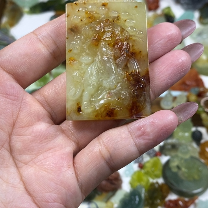 未镶嵌蛇纹石玉吊坠