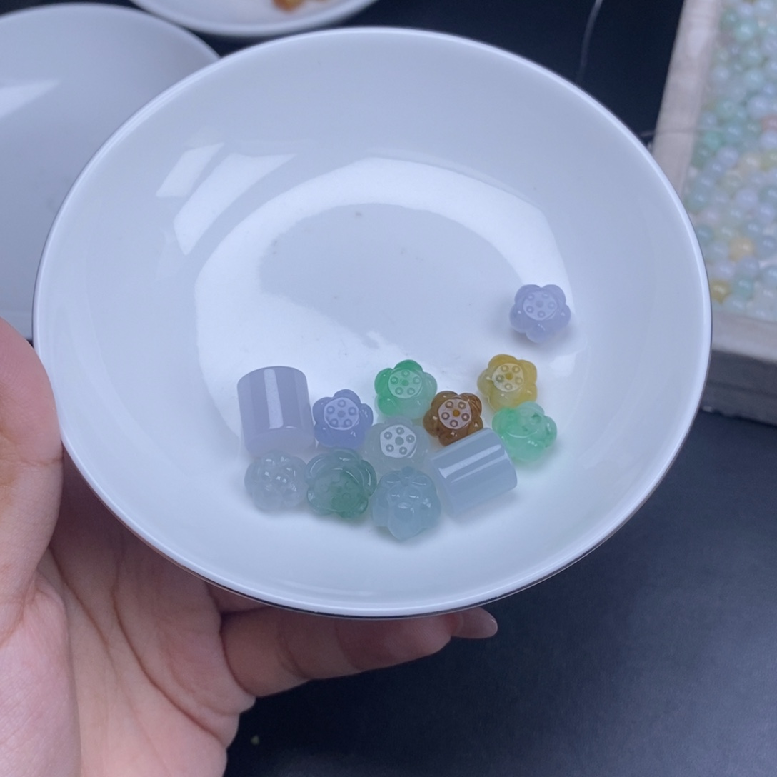 A***妞翡翠未镶嵌颈饰天然翡翠