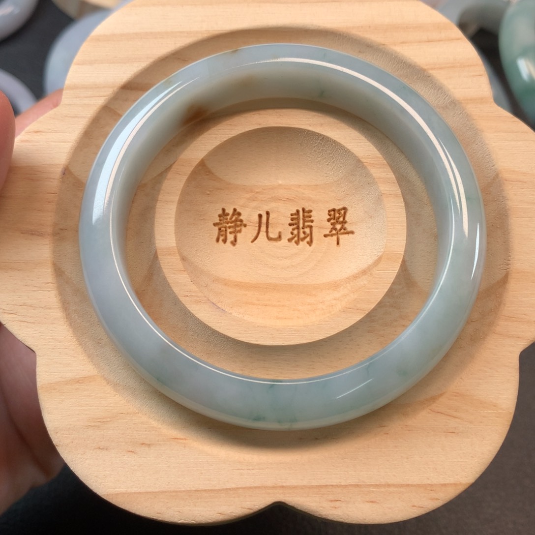 翡翠手镯未镶嵌56圈口