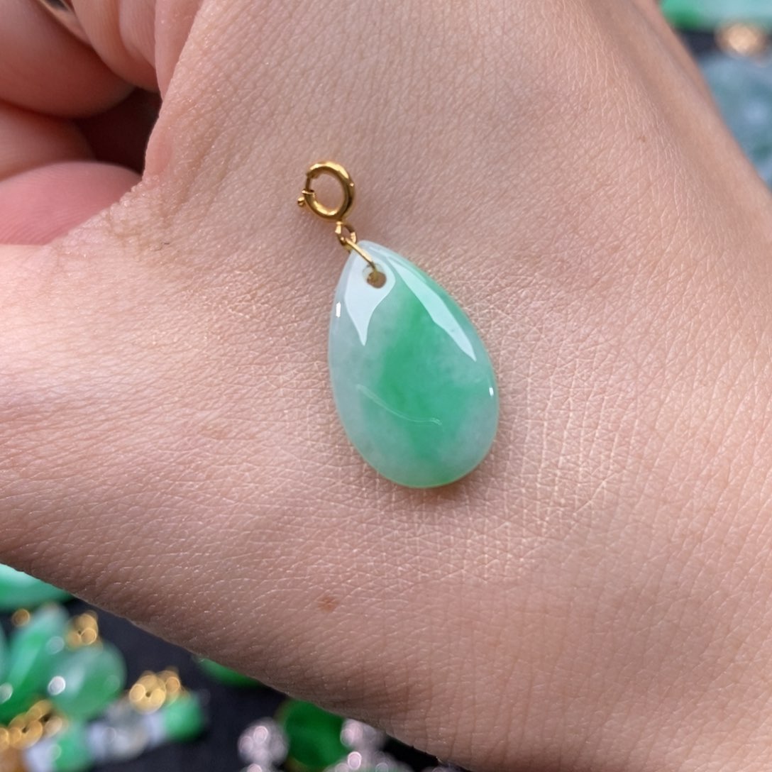 翡翠颈饰18K金镶嵌翡翠