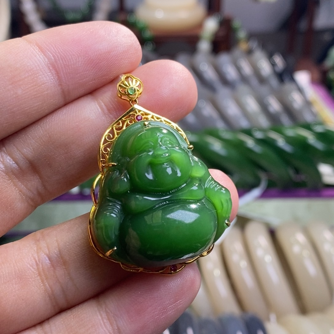 和田玉收藏级碧玉俄料七号矿辣绿金镶佛公吊坠未镶嵌