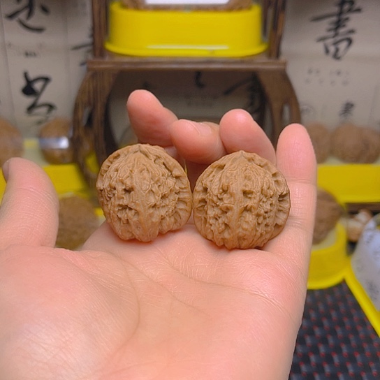 庾***雁文玩核桃吊坠白狮