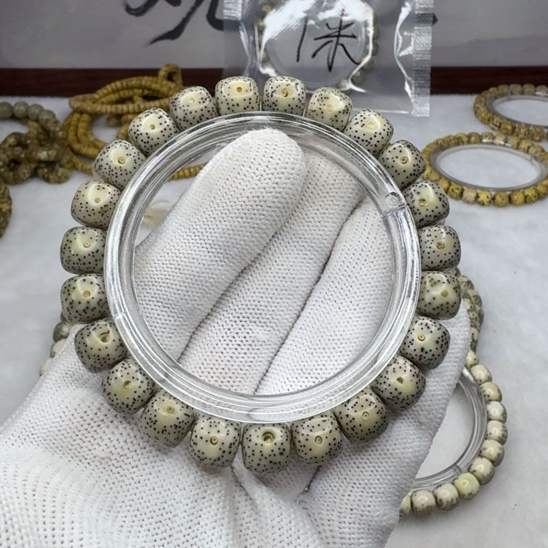 手串星月菩提10×9同枝石玉料  293