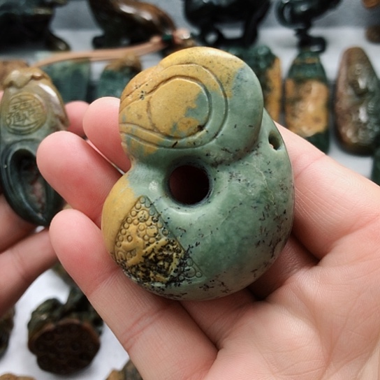 岫岩河磨玉（透闪石质玉）未镶嵌把件