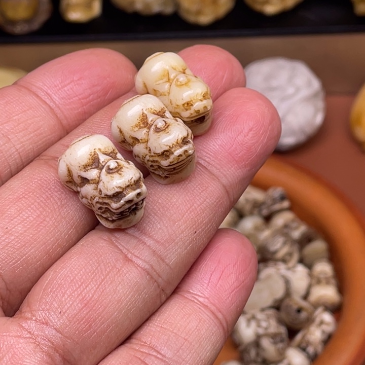 驼骨摆件人共羊角