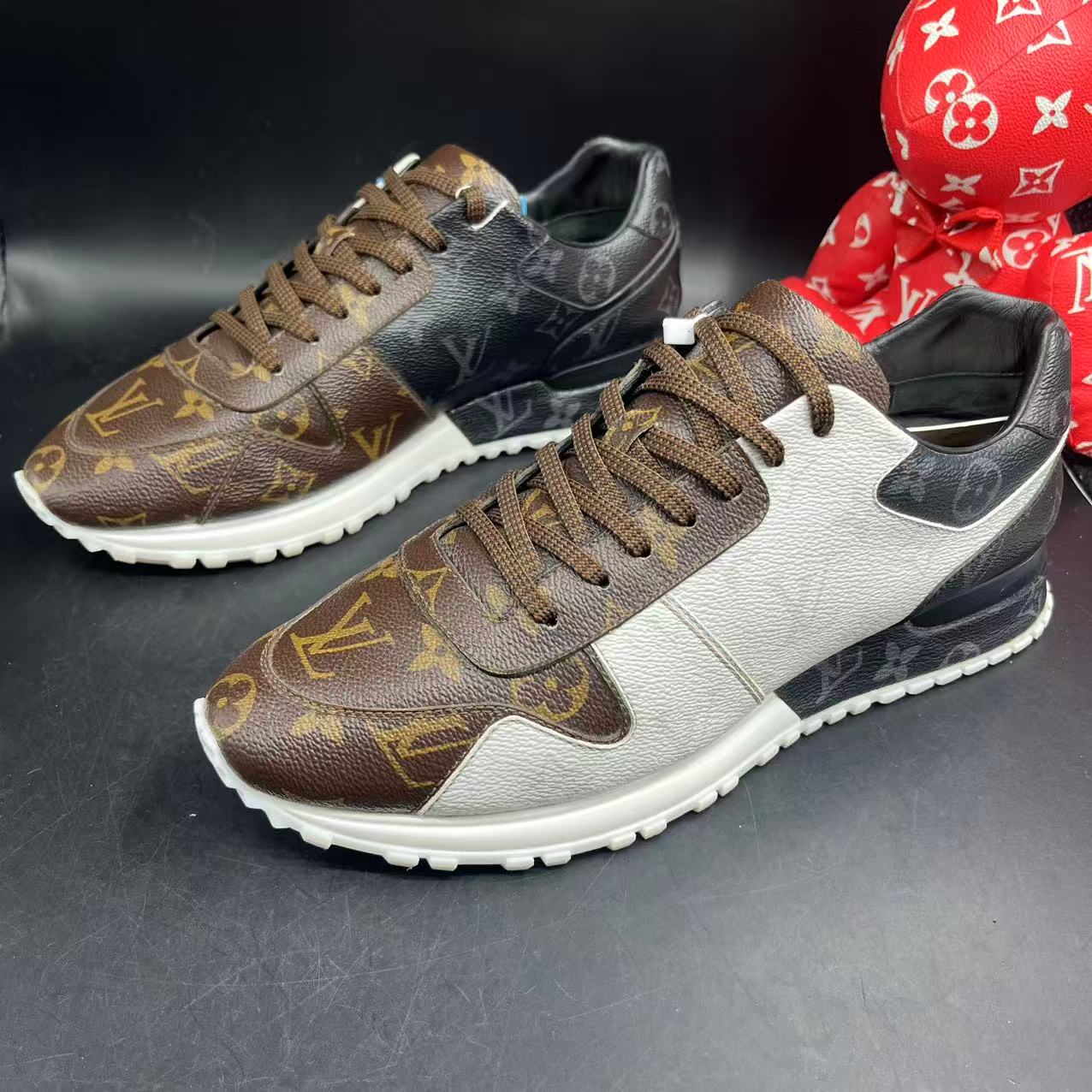 95新 LouisVuitton/路易威登 三色老花runaway运动鞋39欧码kke411