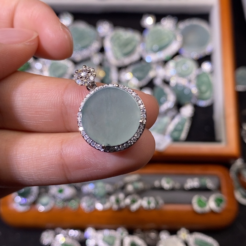 【闪购商品】翡翠颈饰未镶嵌天然