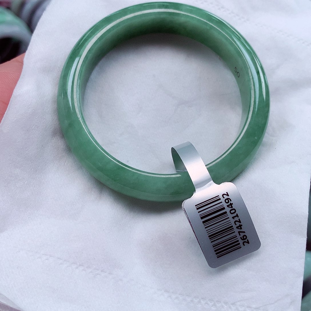 翡翠手镯未镶嵌圈口5051