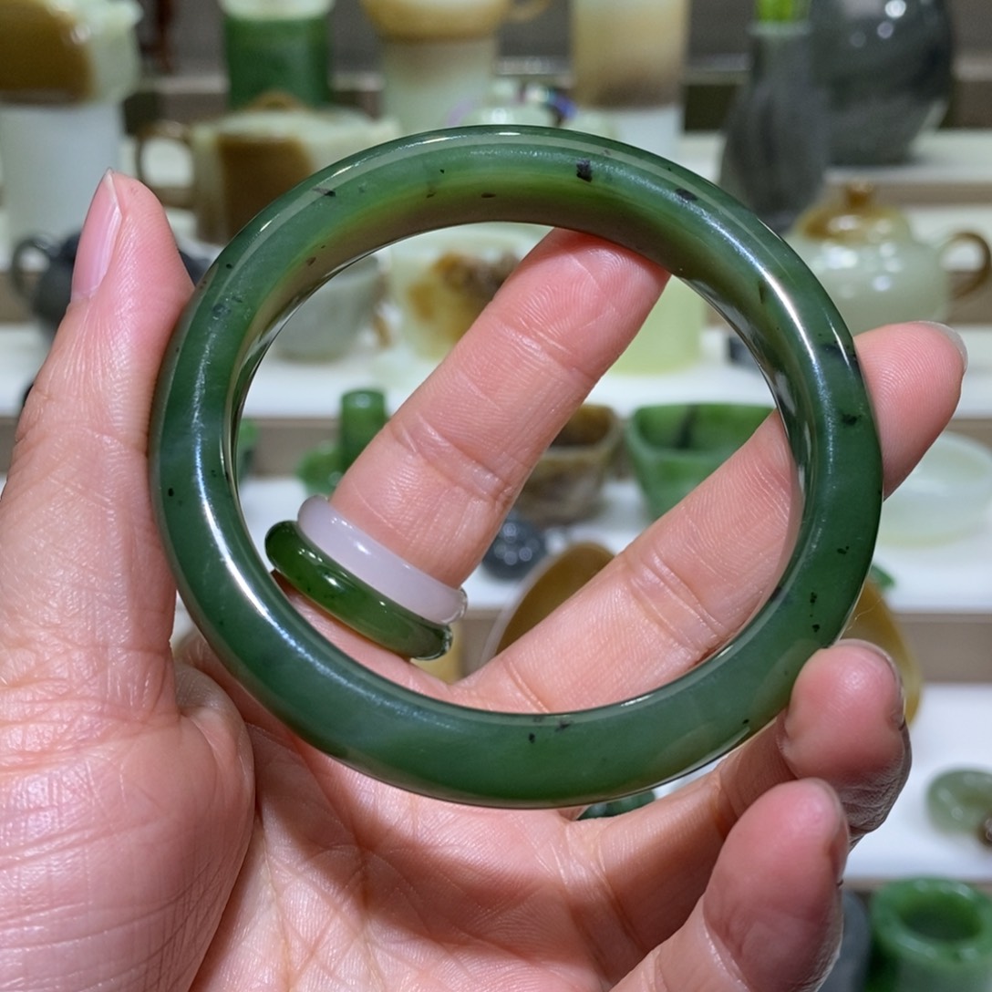 和田玉把件未镶嵌碧玉微瑕手镯