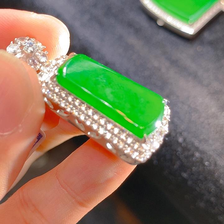 【闪购商品】翡翠颈饰银S925镶嵌翡翠