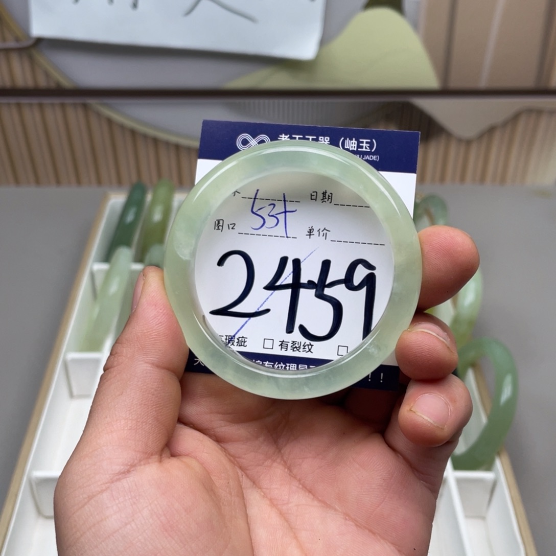 岫玉手镯手镯未镶嵌