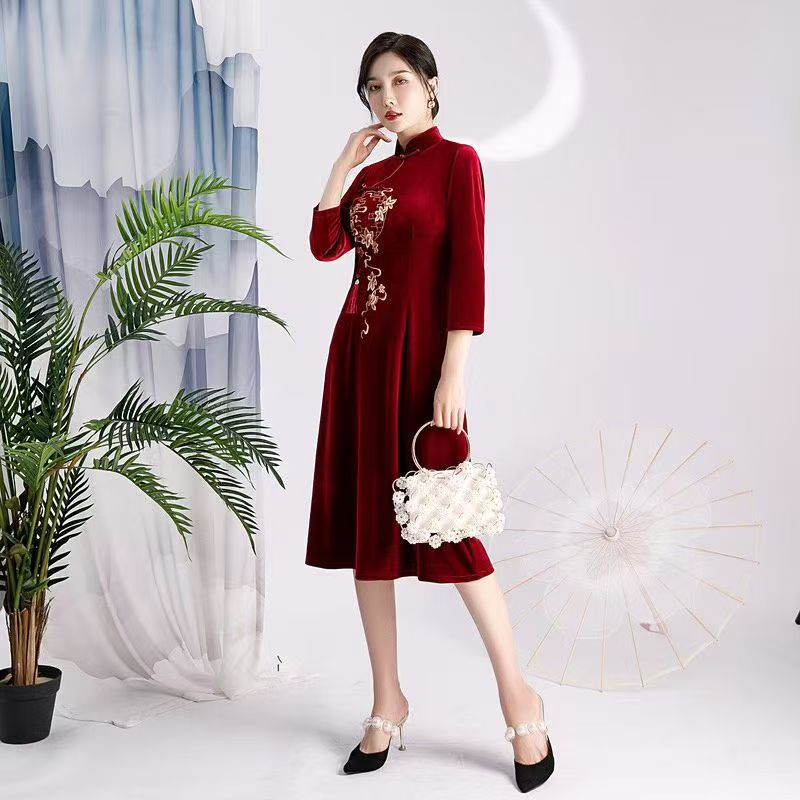 喜婆婆旗袍婚宴装2025新款结婚礼服金丝绒秋冬妈妈装中式高端绣花
