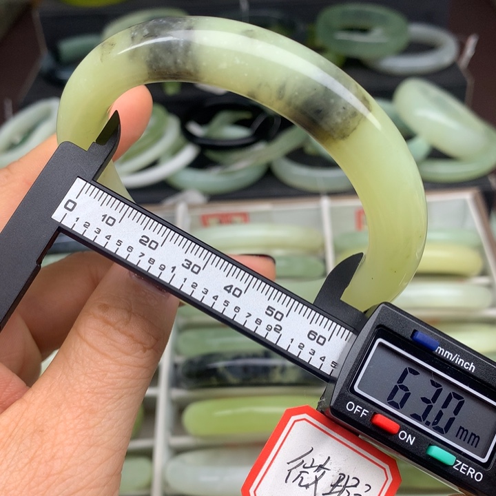 蛇纹石玉未镶嵌手镯512