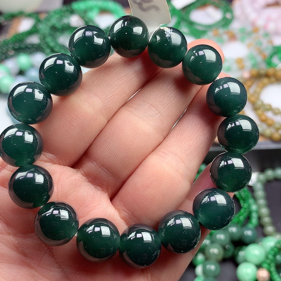 翡翠颈饰未镶嵌手串