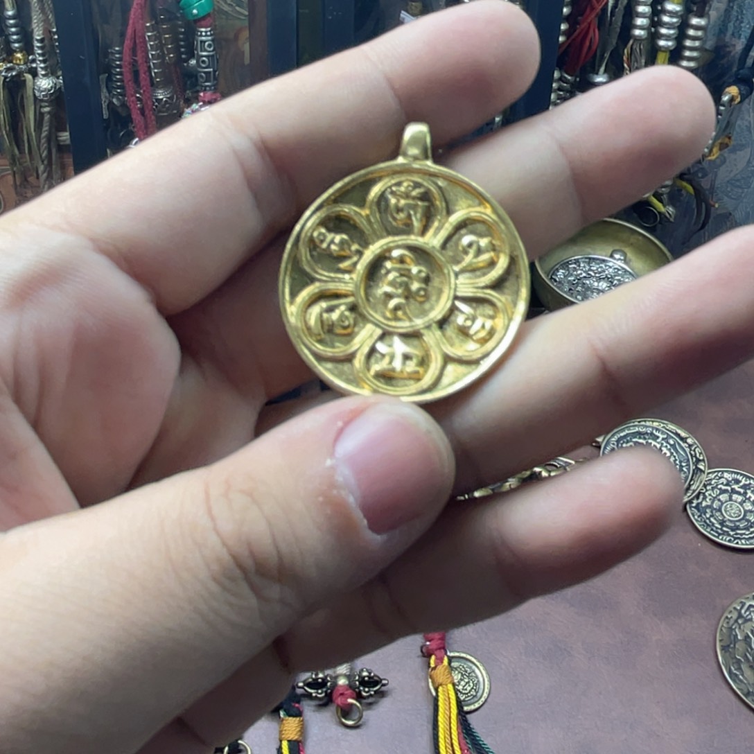 黄铜六字真言一个