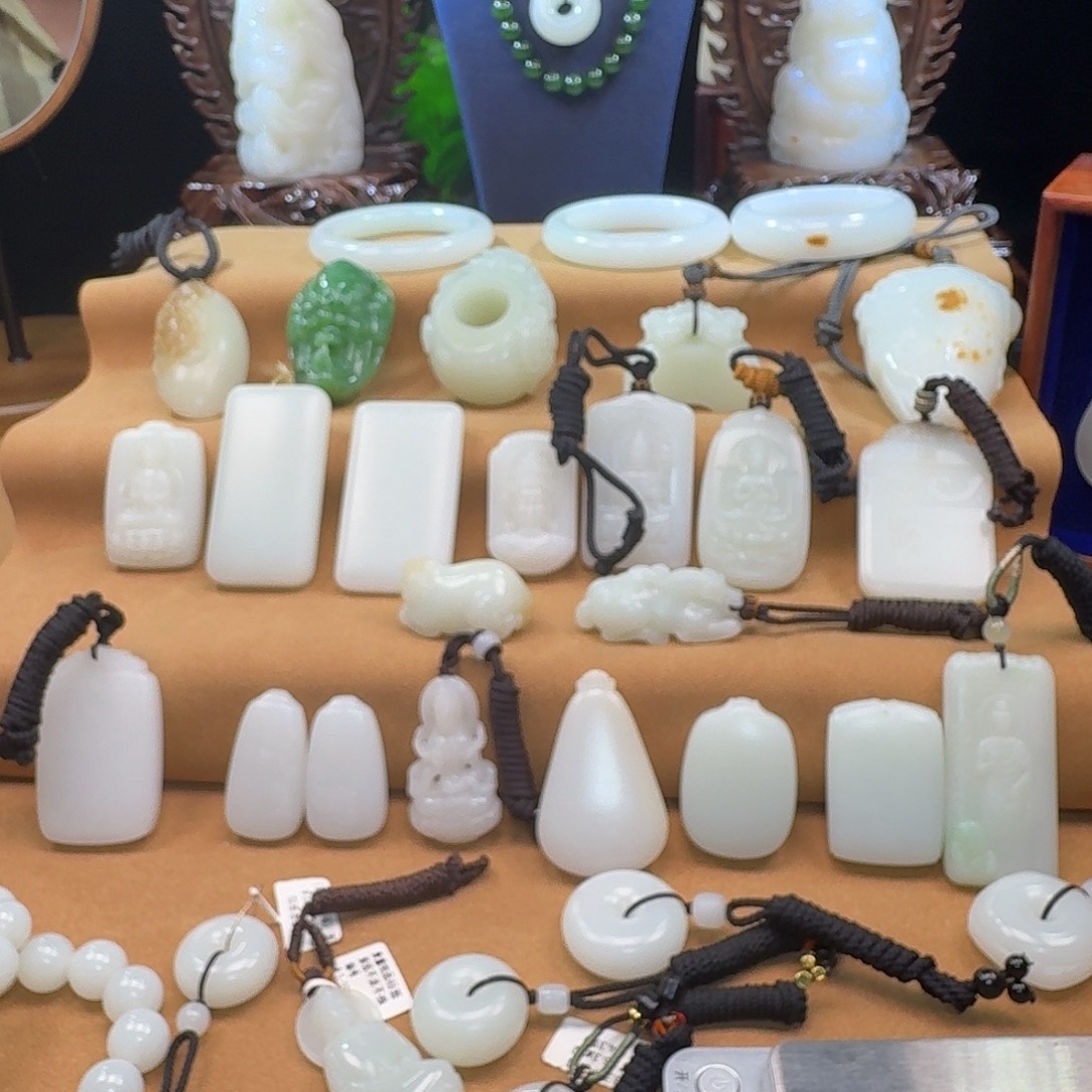 吊坠(赠链)未镶嵌和田玉